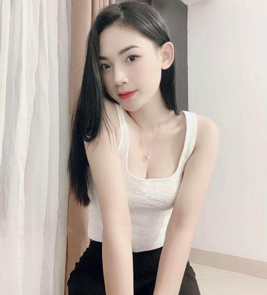 Ảnh Gái Xinh Tắm Biển Nét Đẹp Trong Sáng Và Hấp Dẫn Khó Cưỡng